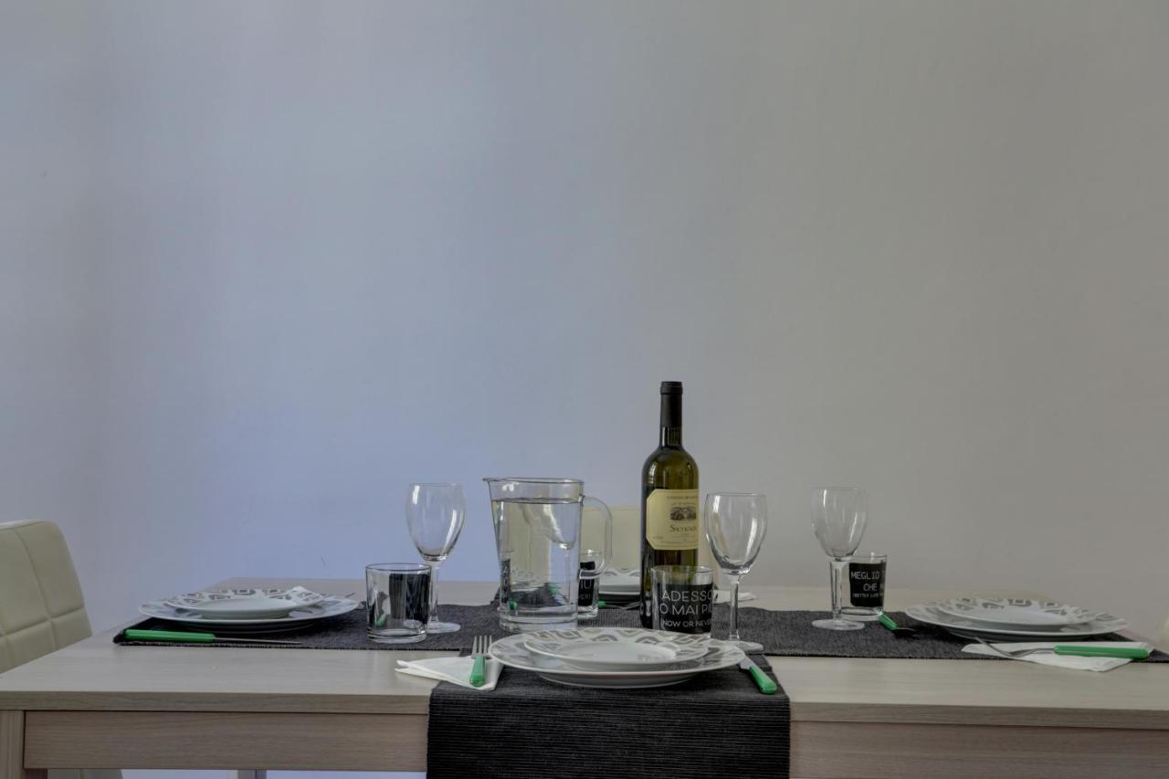 Colosseo Apt Mecenate 77 - Home And More Rome Bagian luar foto