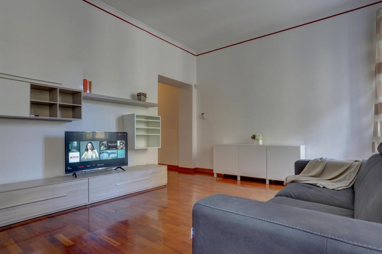 Colosseo Apt Mecenate 77 - Home And More Rome Bagian luar foto