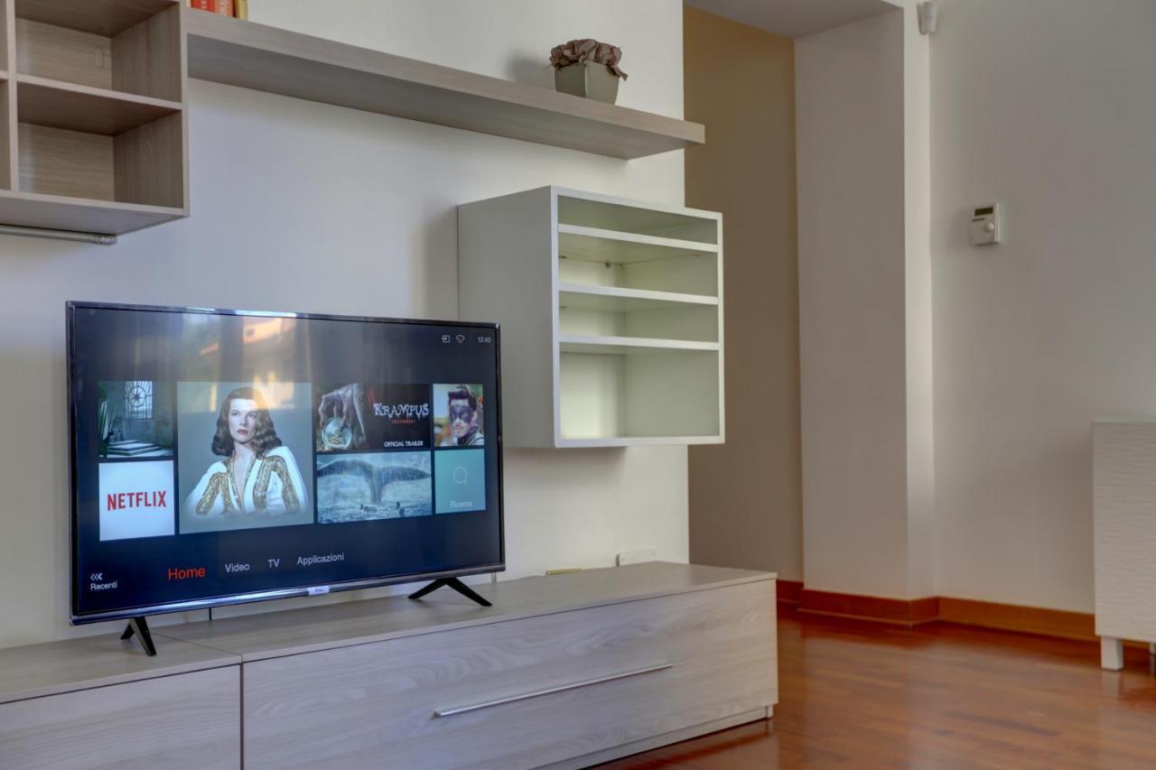 Colosseo Apt Mecenate 77 - Home And More Rome Bagian luar foto