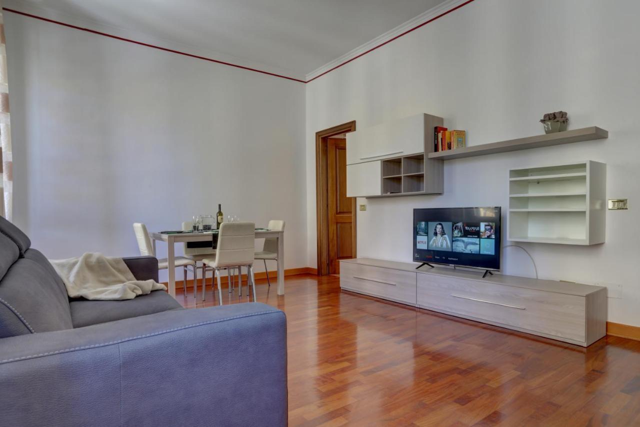 Colosseo Apt Mecenate 77 - Home And More Rome Bagian luar foto