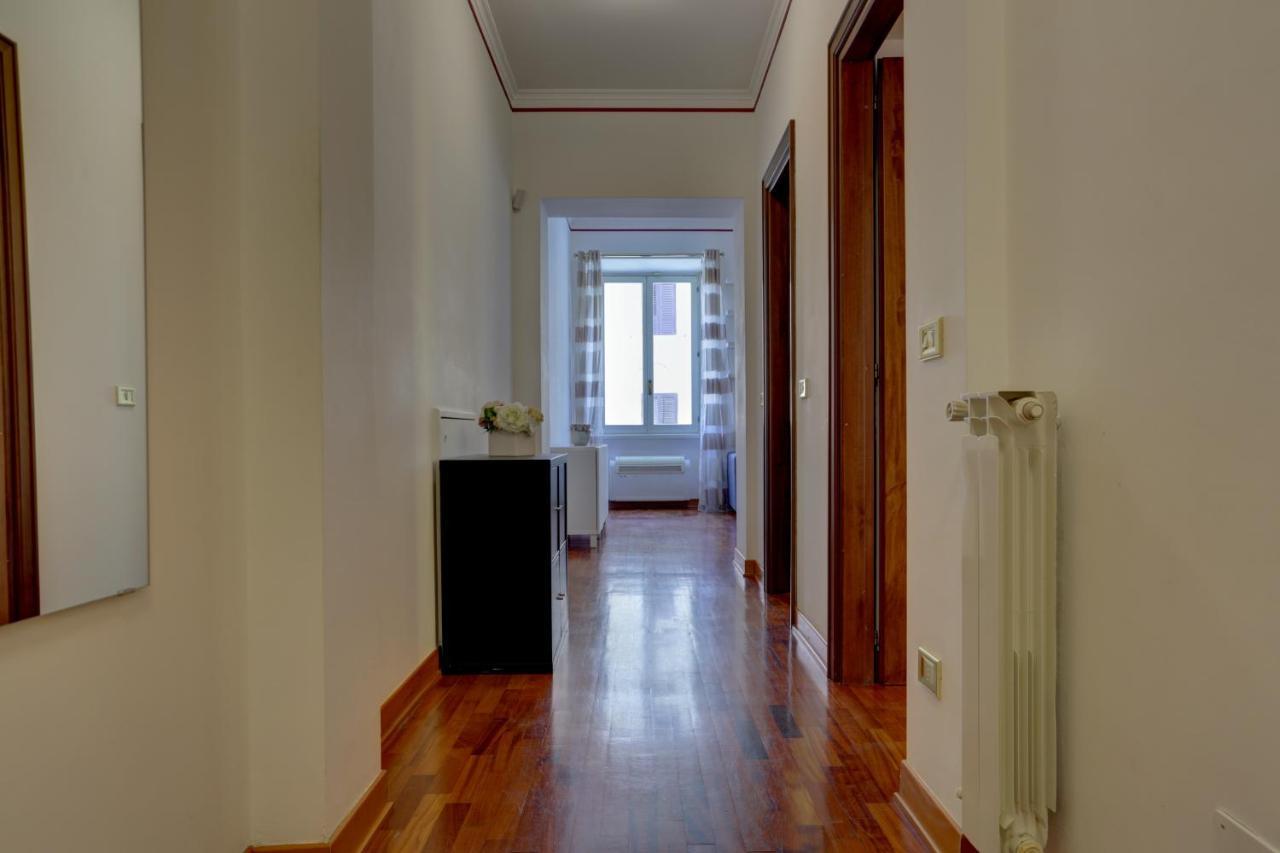 Colosseo Apt Mecenate 77 - Home And More Rome Bagian luar foto