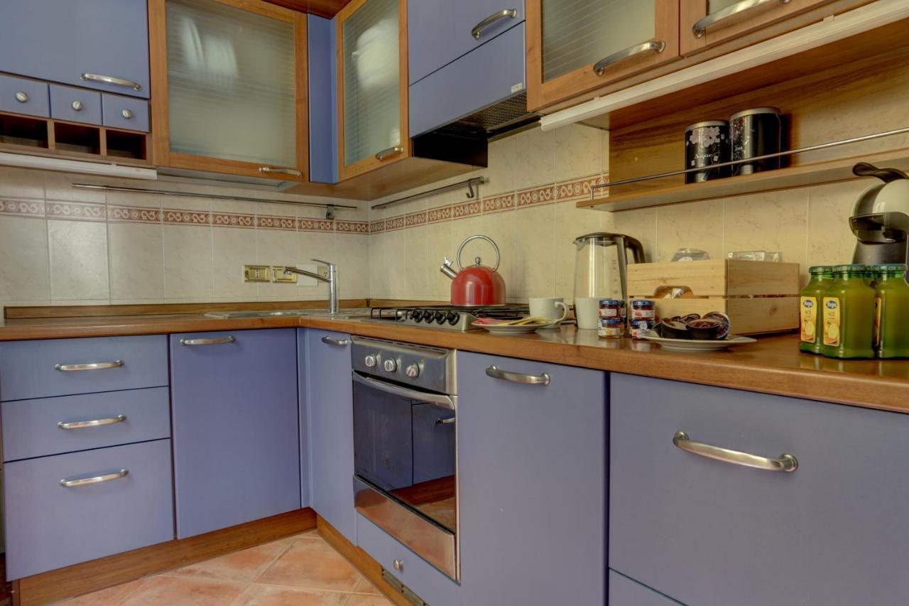 Colosseo Apt Mecenate 77 - Home And More Rome Bagian luar foto